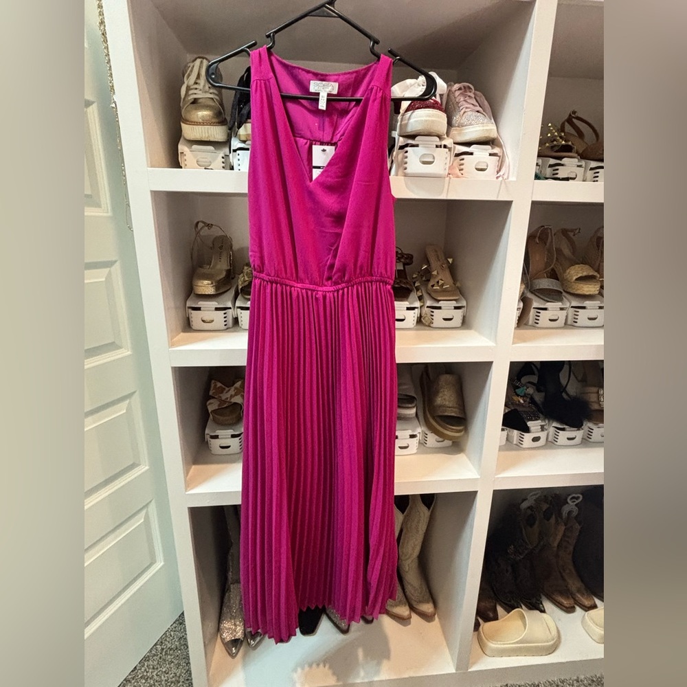 Elegant Pink Sleeveless Dress